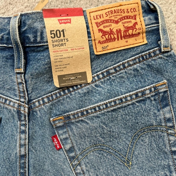Levi’s 501 Shorts - Picture 2 of 5